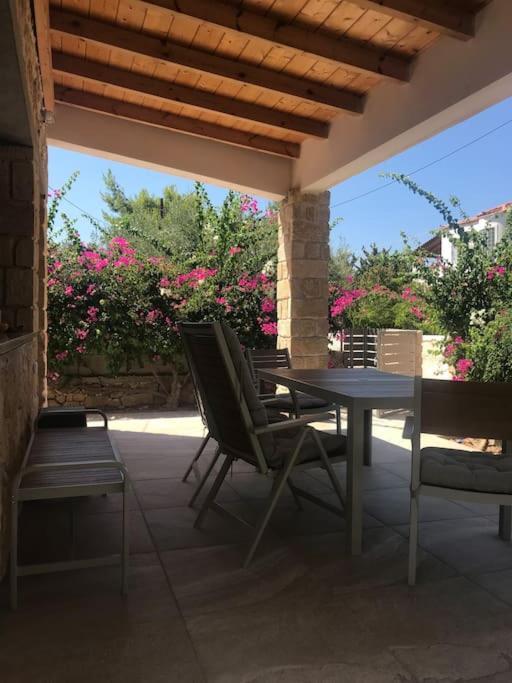 Πέτρινη Κατοικία Στην Αίγινα - Stone House In Aigina Khloi Extérieur photo